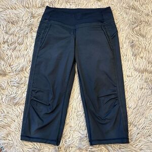 Lululemon capris size 4